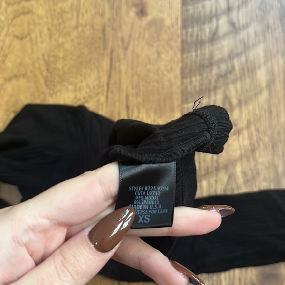 Emma & Sam Woman’s Black One Shoulder Long Sleeve Size XS - Picture 5 of 5